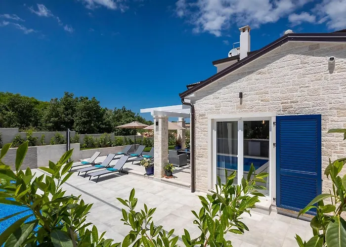 Camelia Semesterbostad